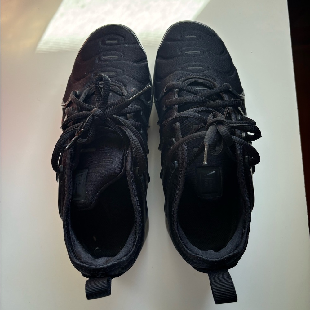 Black Nike Vapormax Plus